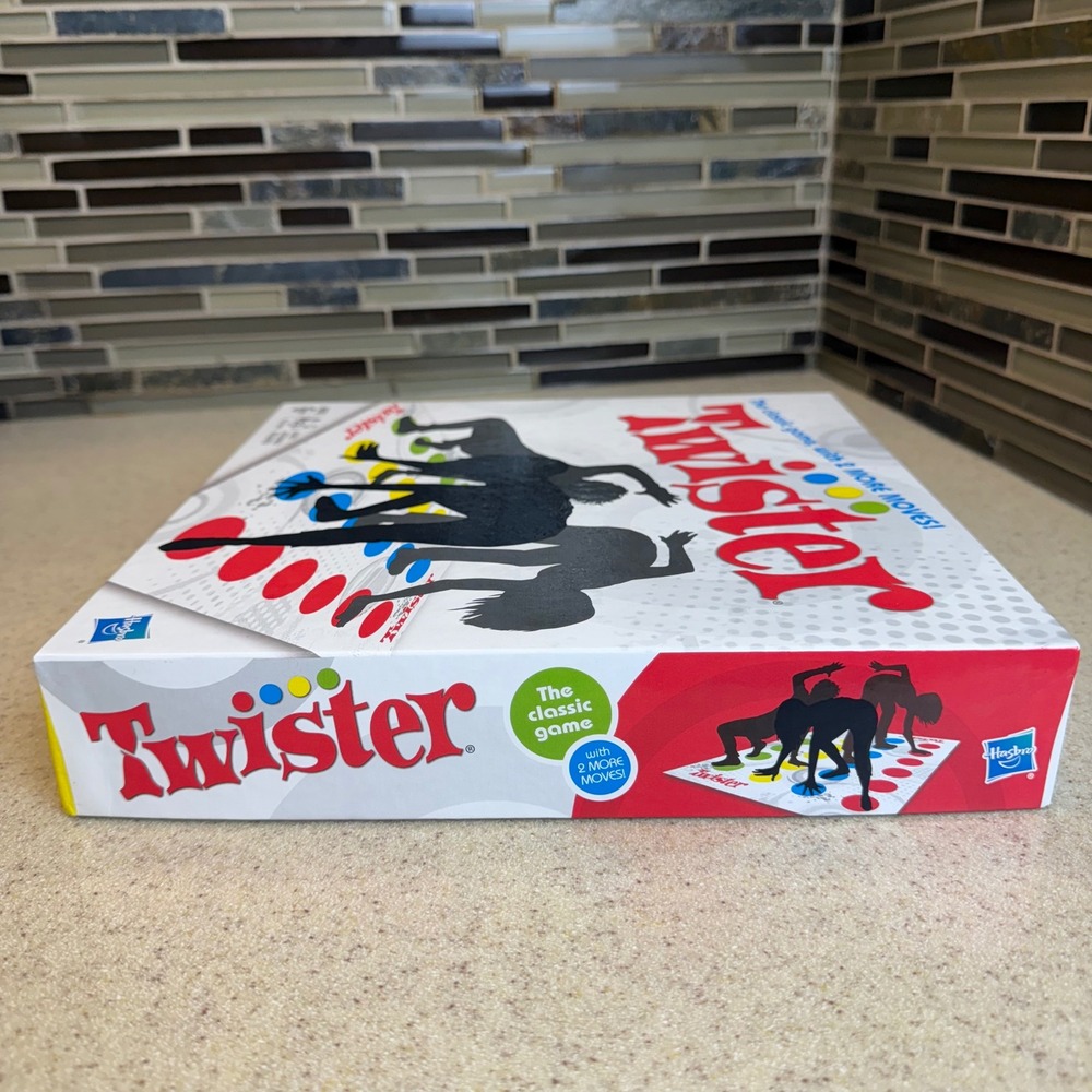 Hasbro Twister Classic Party Game 2012 Edition 2 More Moves Ages 6+ Complete - Picture 6 of 10